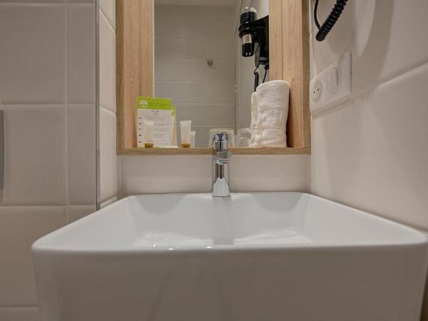 Brit Hotel Europ Bergerac : photo 7 de la chambre chambre lits jumeaux supérieure