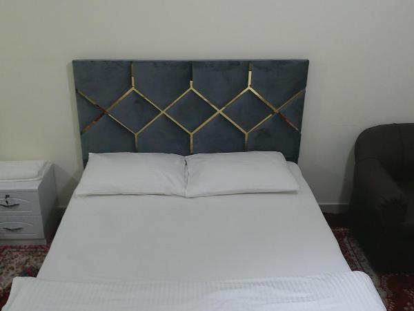 Ruby Star Hostel Dubai F2 : photo 2 de la chambre chambre familiale avec salle de bains