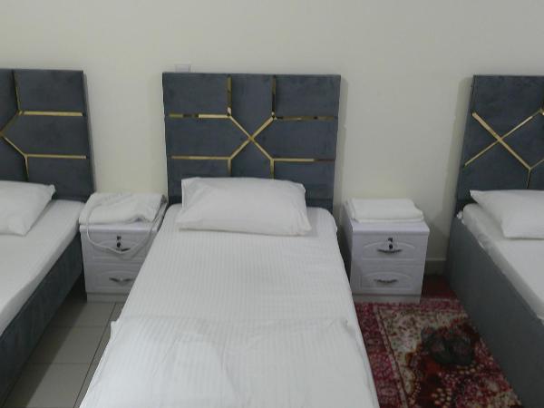 Ruby Star Hostel Dubai F2 : photo 8 de la chambre chambre familiale avec salle de bains