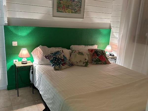 Hôtel La Fiancée du Pirate : photo 1 de la chambre chambre quadruple indépendante avec terrasse privée