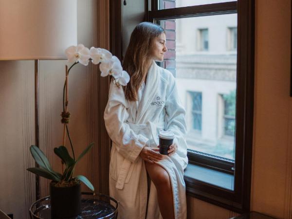 Iroquois New York Times Square : photo 5 de la chambre suite junior 1 lit king-size - vue sur ville