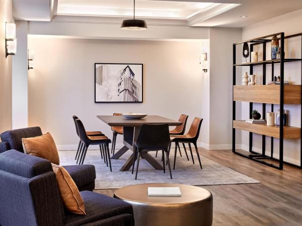 Sheraton Phoenix Downtown : photo 2 de la chambre governor suite, club level, 1 bedroom presidential suite