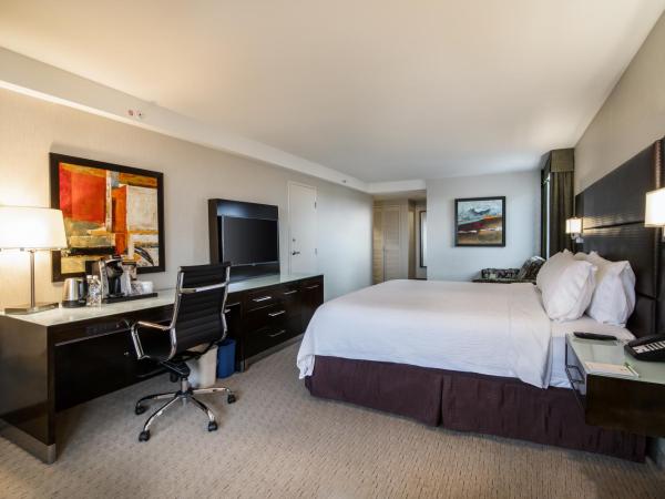 Holiday Inn Vancouver-Centre Broadway, an IHG Hotel : photo 1 de la chambre chambre lit king-size premium avec canapé-lit