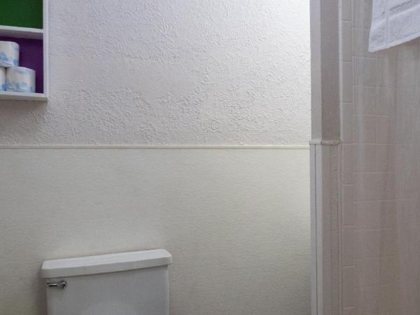 RAD Hostel : photo 4 de la chambre chambre triple avec salle de bains privative