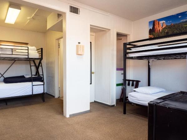 RAD Hostel : photo 10 de la chambre chambre familiale avec salle de bains privative