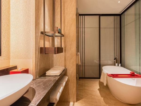 HUALUXE Beijing Xinan : photo 1 de la chambre standard double room with two double beds and balcony - lounge access