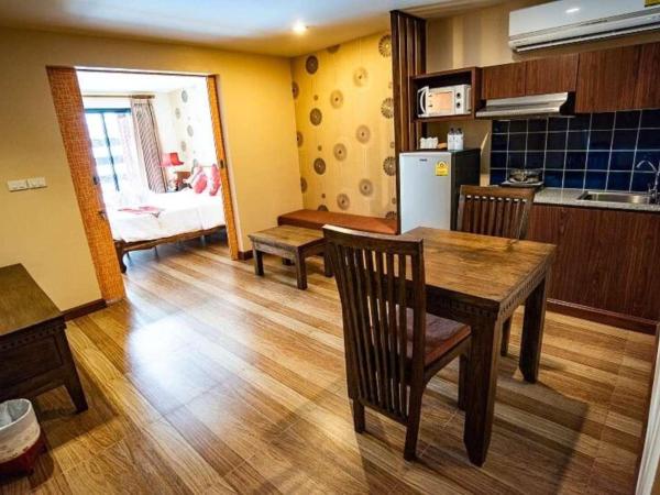 The LD Pattaya Hotel : photo 2 de la chambre suite - vue sur piscine