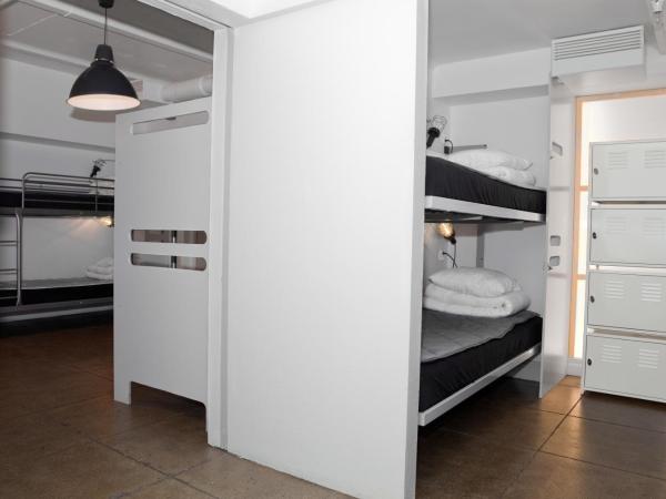 City Backpackers Hostel : photo 3 de la chambre lit dans dortoir de 12 lits