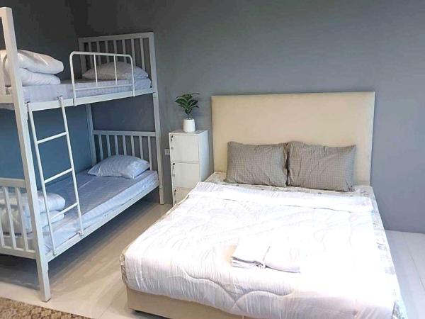 OYO 75465 Lucky Hostel - Huai Khwang : photo 3 de la chambre lit superposé dans dortoir mixte