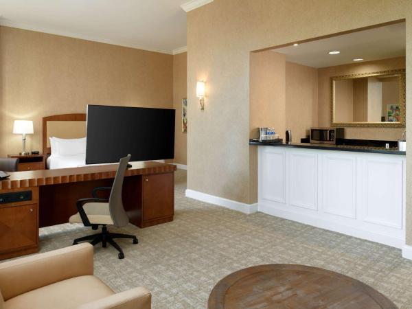 Hilton Charlotte Uptown : photo 5 de la chambre studio d'angle lit king-size