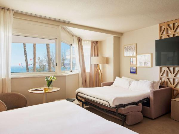 Mercure Saint Raphael Centre Plage : photo 1 de la chambre suite junior avec lit double - vue sur mer