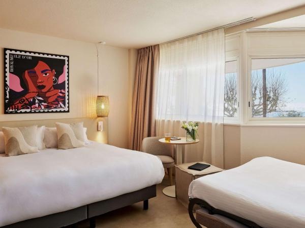 Mercure Saint Raphael Centre Plage : photo 4 de la chambre suite junior avec lit double - vue sur mer