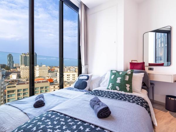 Edge Central Pattaya Branded Beach Suite : photo 1 de la chambre suite supérieure - vue sur mer