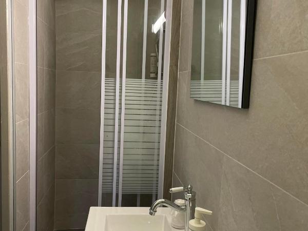 Initial by balladins, Hôtel Broisin : photo 1 de la chambre chambre triple standard