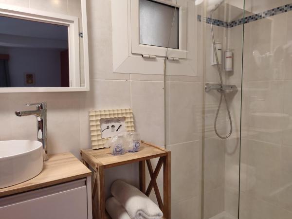 Hotel Cap d'Or : photo 5 de la chambre chambre double - vue latérale sur mer