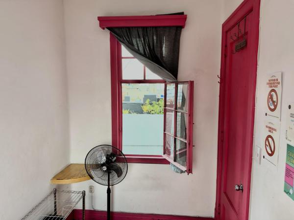 Massiosare El Hostal : photo 2 de la chambre chambre double standard avec salle de bains commune