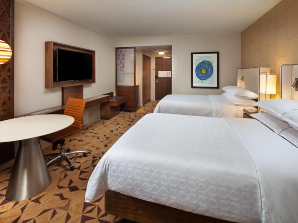 Sheraton Grand Seattle : photo 2 de la chambre grande chambre double deluxe avec 2 lits doubles - vue sur ville - chambre adaptée aux malentendants