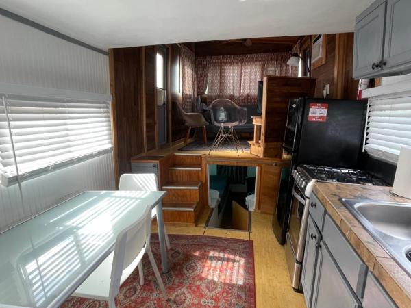 Updated houseboat on the river! : photo 3 de la chambre bungalow 2 chambres