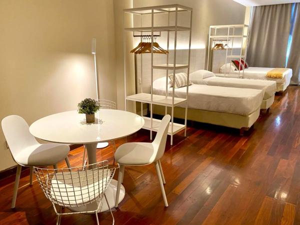 Roomie Salta by DOT Suites : photo 1 de la chambre chambre quadruple standard