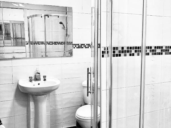 Quality and very good value private accommodation in London close to Notting Hill Zone 2 : photo 2 de la chambre chambre quadruple deluxe