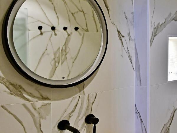 VASILIKON Hotel 1888 the past is present HISTORICAL PRESERVATION MONUMENT : photo 6 de la chambre chambre lit king-size avec balcon