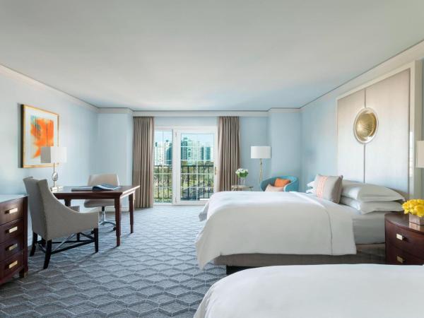 The Ritz-Carlton, Marina del Rey : photo 1 de la chambre chambre niveau club avec 2 lits doubles et balcon