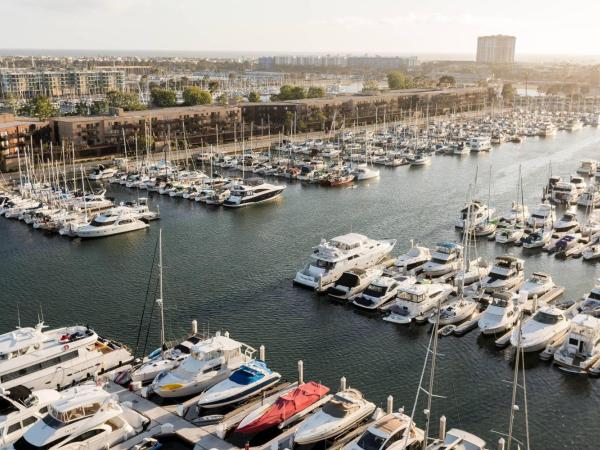 The Ritz-Carlton, Marina del Rey : photo 6 de la chambre suite exécutive 1 chambre avec lit king-size et canapé-lit - vue sur port de plaisance