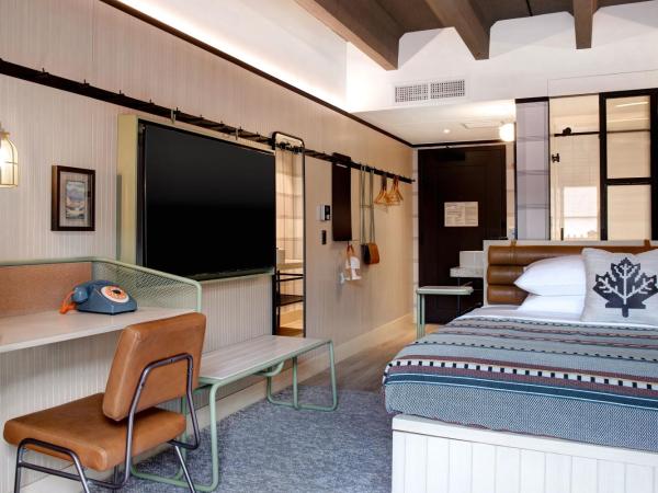 Moxy Banff : photo 3 de la chambre chambre lit king-size