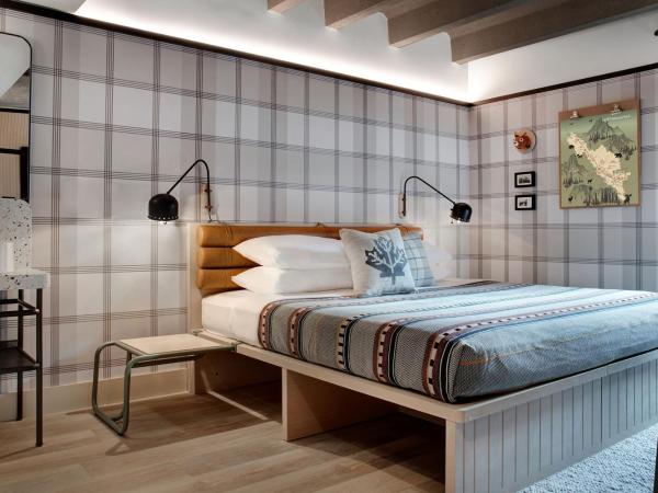 Moxy Banff : photo 4 de la chambre chambre lit king-size