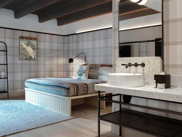 Moxy Banff : photo 3 de la chambre corner queen room with two queen beds and balcony