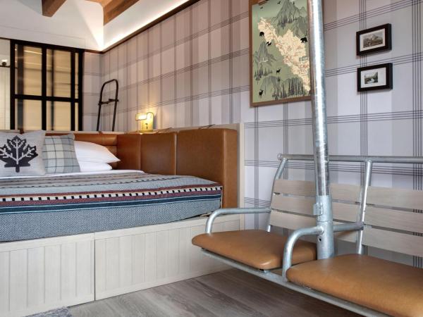Moxy Banff : photo 4 de la chambre chambre 2 lits queen-size avec balcon