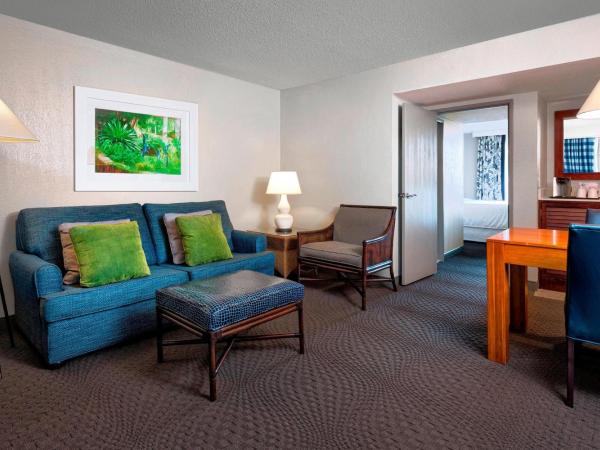 Sheraton Suites Fort Lauderdale at Cypress Creek : photo 5 de la chambre suite lit king-size avec canapé-lit - Étage concierge