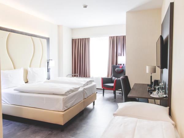 Best Western Plaza Hotel Mannheim : photo 2 de la chambre deluxe quadruple room with one double and two single beds