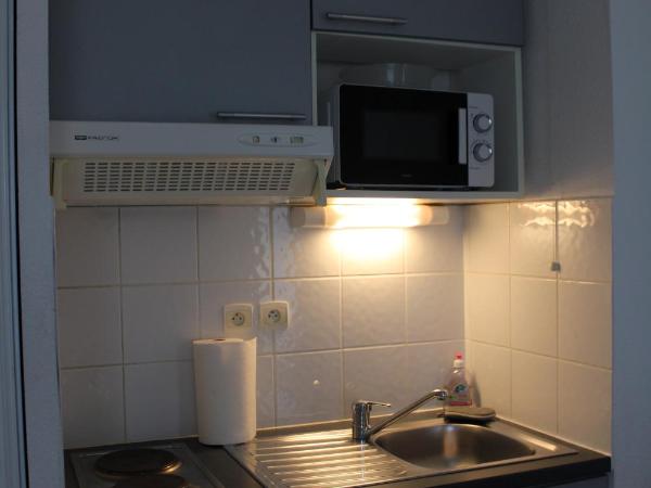 City Lodge Appart Hôtel Niort : photo 9 de la chambre appartement lits jumeaux familial