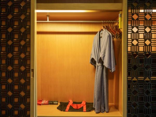 Ramada Resort by Wyndham Khao Lak : photo 7 de la chambre chambre lanai deluxe avec avec lit king-size et bain à remous 
