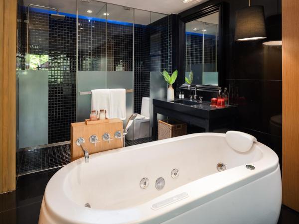 Ramada Resort by Wyndham Khao Lak : photo 10 de la chambre chambre lit king-size deluxe avec bain à remous