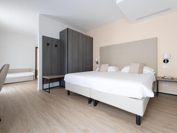 Hotel Excelsior : photo 2 de la chambre chambre familiale avec balcon