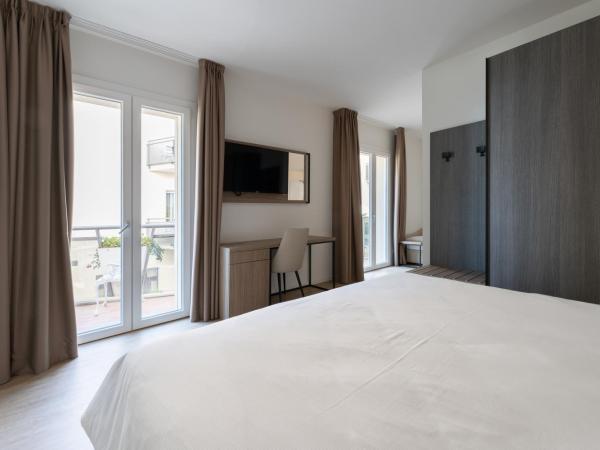 Hotel Excelsior : photo 3 de la chambre chambre familiale avec balcon