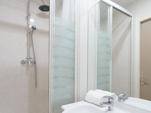 Hôtel Escurial - Centre Gare : photo 3 de la chambre chambre lits jumeaux