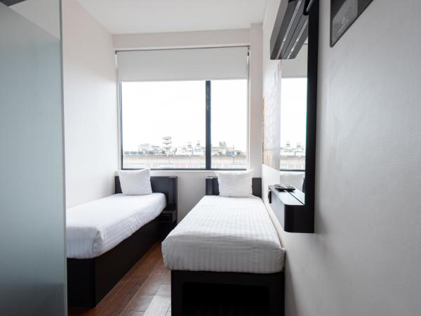 easyHotel Amsterdam City Centre South : photo 1 de la chambre chambre lits jumeaux standard