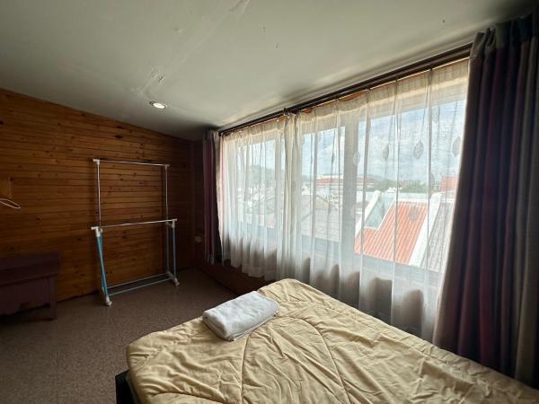 OYO 75472 GOTUM Hostel 2 & Money Exchange : photo 9 de la chambre chambre triple deluxe