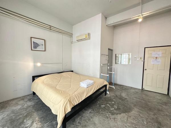 OYO 75472 GOTUM Hostel 2 & Money Exchange : photo 2 de la chambre chambre deluxe