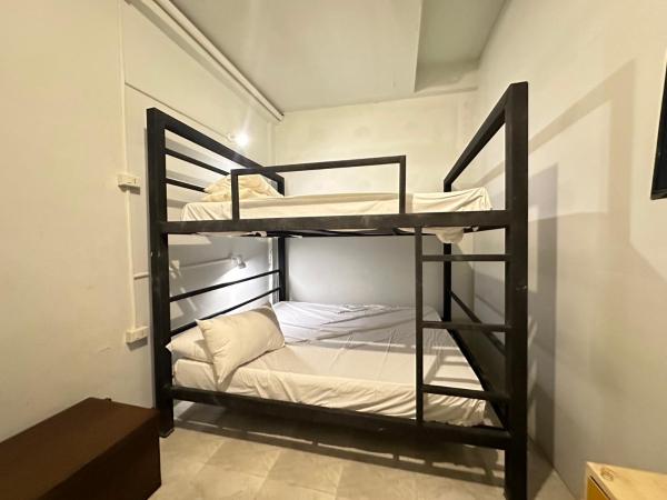 OYO 75472 GOTUM Hostel 2 & Money Exchange : photo 4 de la chambre lit dans dortoir mixte de 4 lits