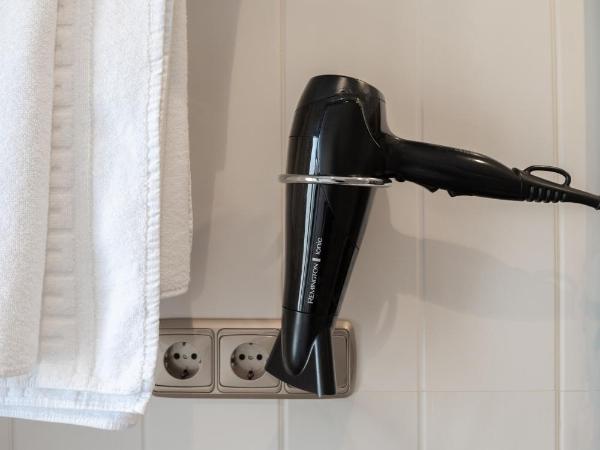 Hotel Alameda Málaga : photo 6 de la chambre chambre double avec lit d'appoint