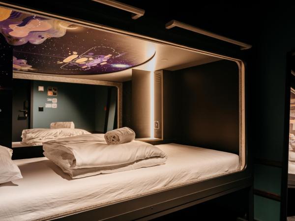 Capsule Hotel - Chapter Lucerne : photo 1 de la chambre capsule Étage inférieur - accessible aux personnes à mobilité réduite et en fauteuil roulant