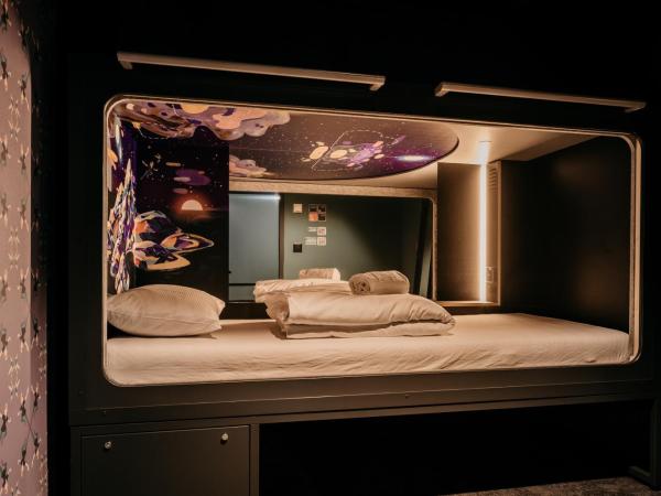 Capsule Hotel - Chapter Lucerne : photo 2 de la chambre capsule Étage inférieur - accessible aux personnes à mobilité réduite et en fauteuil roulant