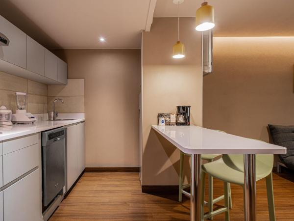 City Express Suites by Marriott Queretaro : photo 2 de la chambre junior double suite with two double beds and sofa bed