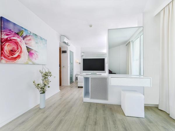 Le Bleu Hotel & Resort Kusadasi : photo 6 de la chambre suite junior 1 chambre - vue sur mer