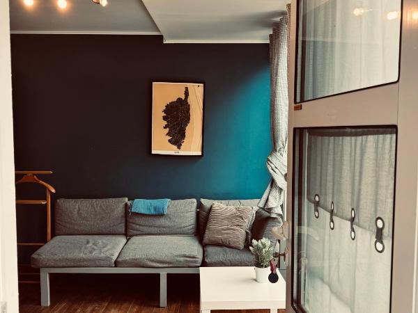 Studio indépendant et calme avec Jacuzzi à Lille : photo 4 de la chambre studio avec baignoire spa