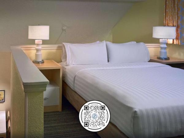 Sonesta Simply Suites Memphis East Poplar Pike : photo 3 de la chambre two bedroom suite king + queen mobility accessible tub